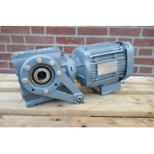 49 RPM 1,5 KW  240 Nm  Asmaat 45 mm. Unused